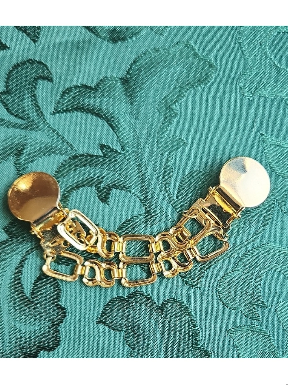 Source Unknown Double-Chain Collar Brooch Clip